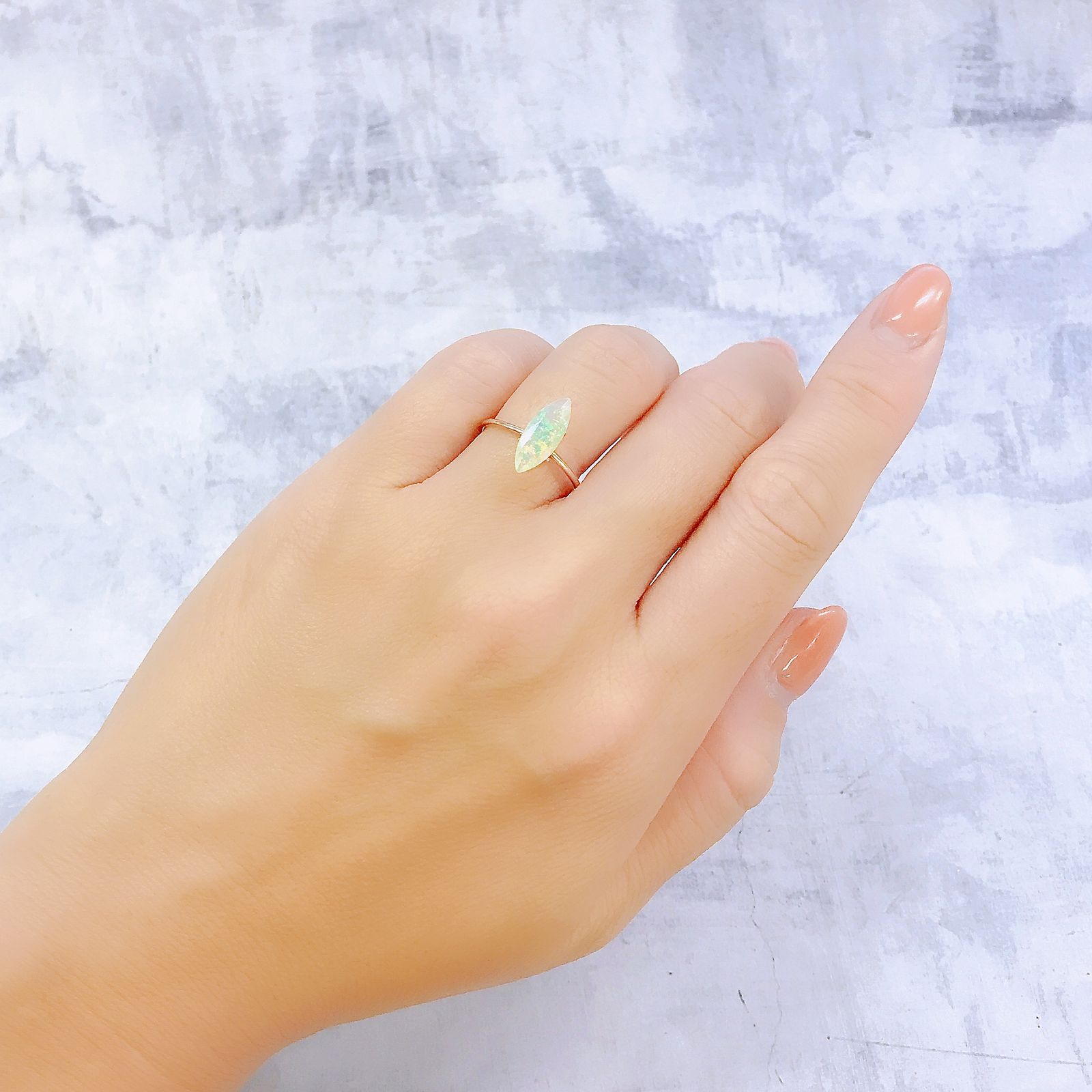 エチオピアオパール(宝石名オパール)エチオピア産 0.79ct 識別済[220917700]13.2x5.2mm前後