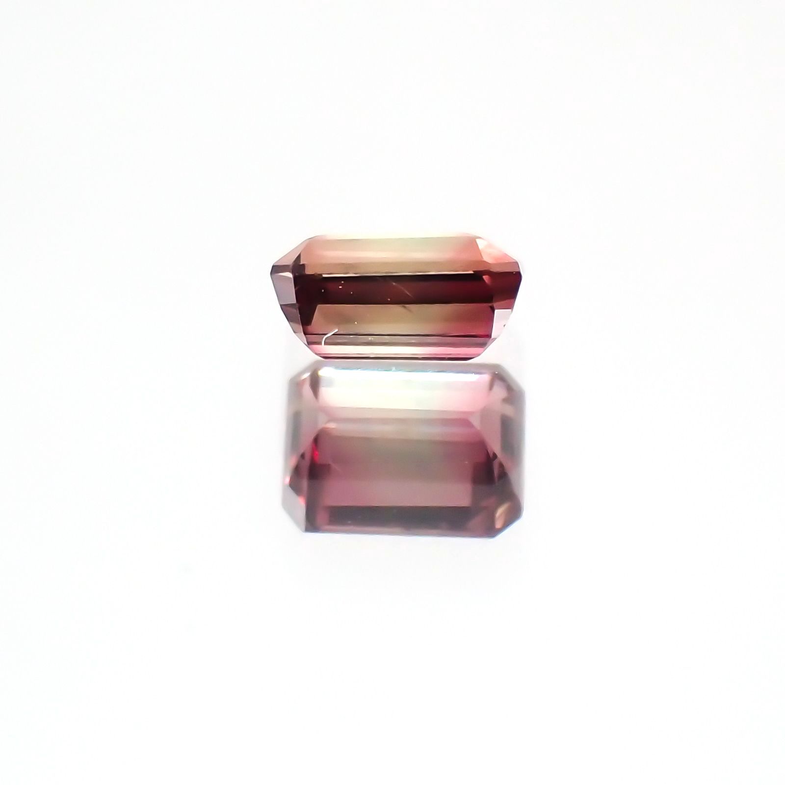 バイカラーサファイア(宝石名バイカラー・サファイア) タンザニア産 0.23ct 識別済[21069745]3.8×3mm前後
