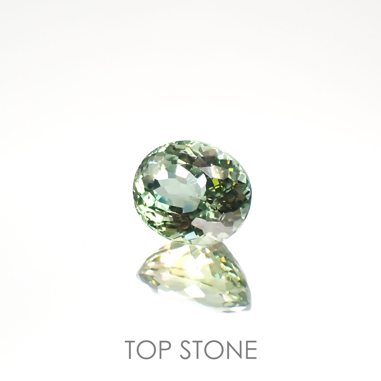 グリーンアパタイト(宝石名アパタイト) マダガスカル産 2.27ct 識別済[211113804]8.6×7.1mm前後
