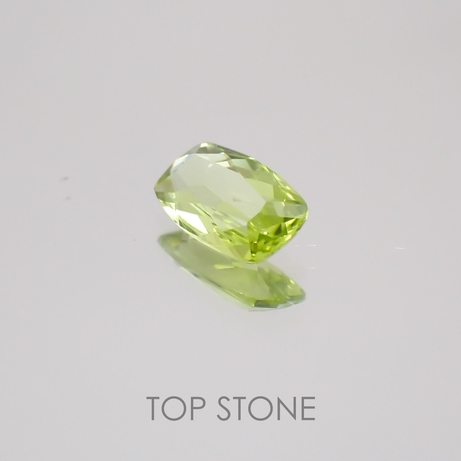 グリーンエンスタタイト カメルーン産 ルース 0.38ct[20128861]6.1×3.8mm前後
