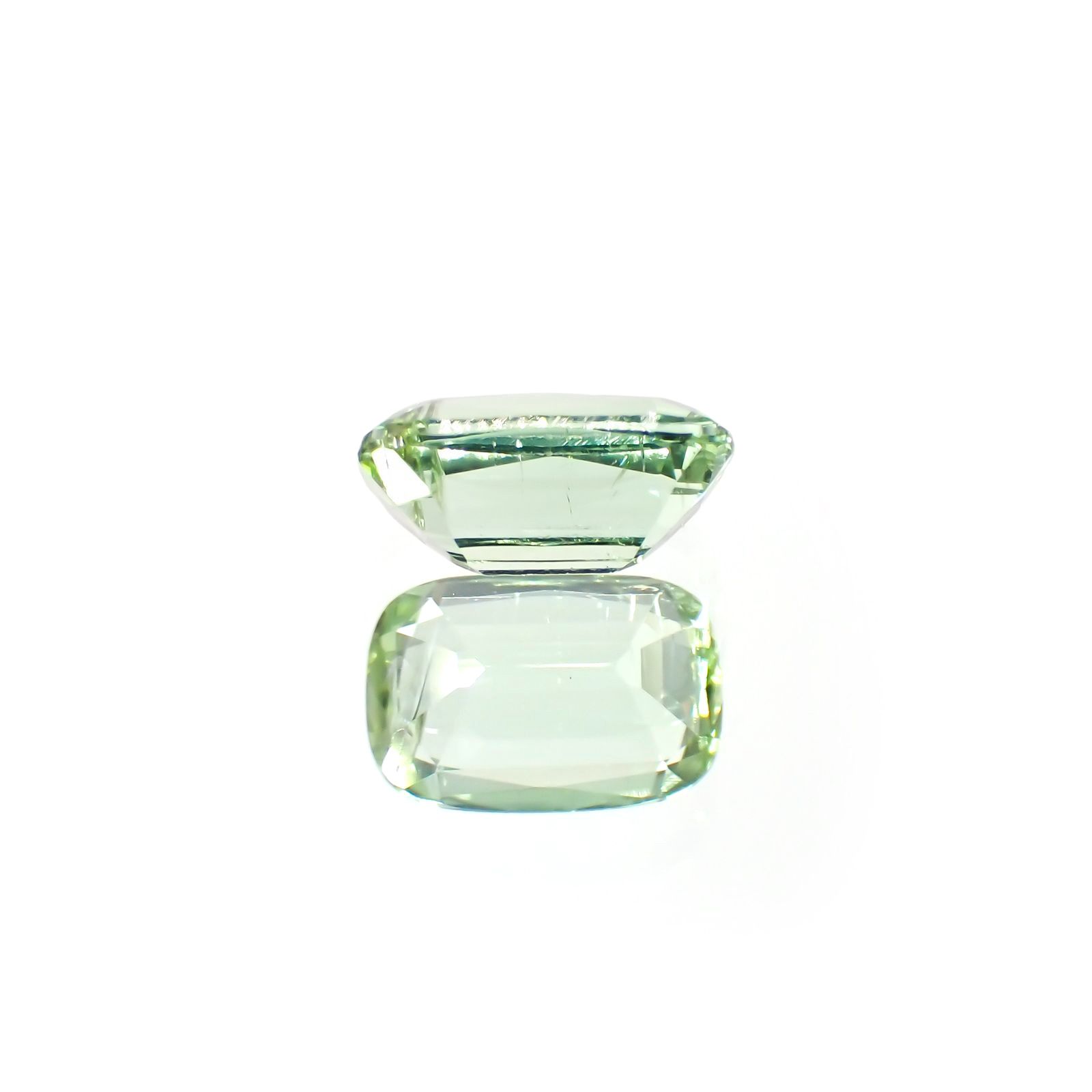 ミントトルマリン(宝石名グリーン・トルマリン) アフガニスタン産 識別済 0.67ct / 6.6x4.3mm前後 [260313621]