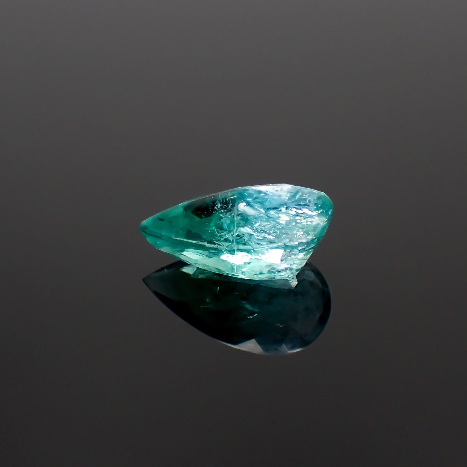 バイカラーパライバトルマリン(宝石名トルマリン/別名パライバ・トルマリン)ナイジェリア産 2.78ct GIA鑑付[231023684]12.27x7.02mm前後