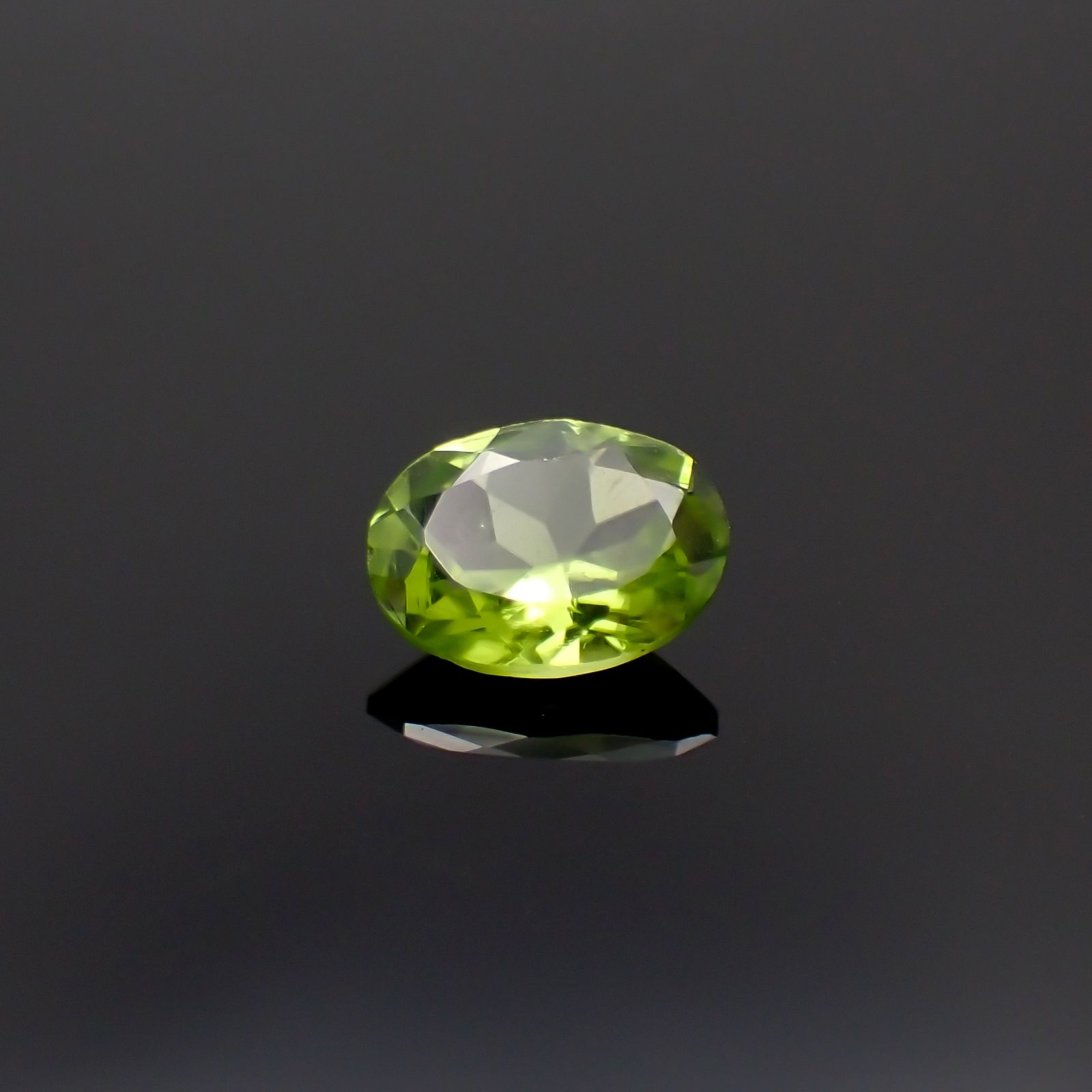 リリーパッドペリドット アメリカ・アリゾナ州産 1.25ct[231224600]7.9x6.1mm前後
