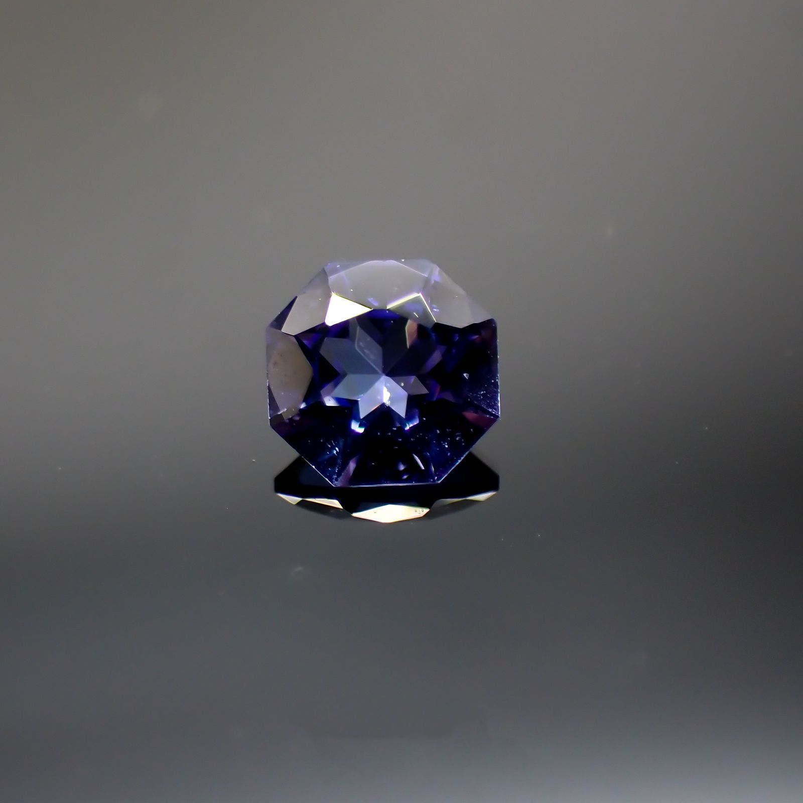 ◇オクタゴンカット◇タンザナイト(宝石名タンザナイト)タンザニア産 0.27ct 識別済[220113847]4.1x4mm前後
