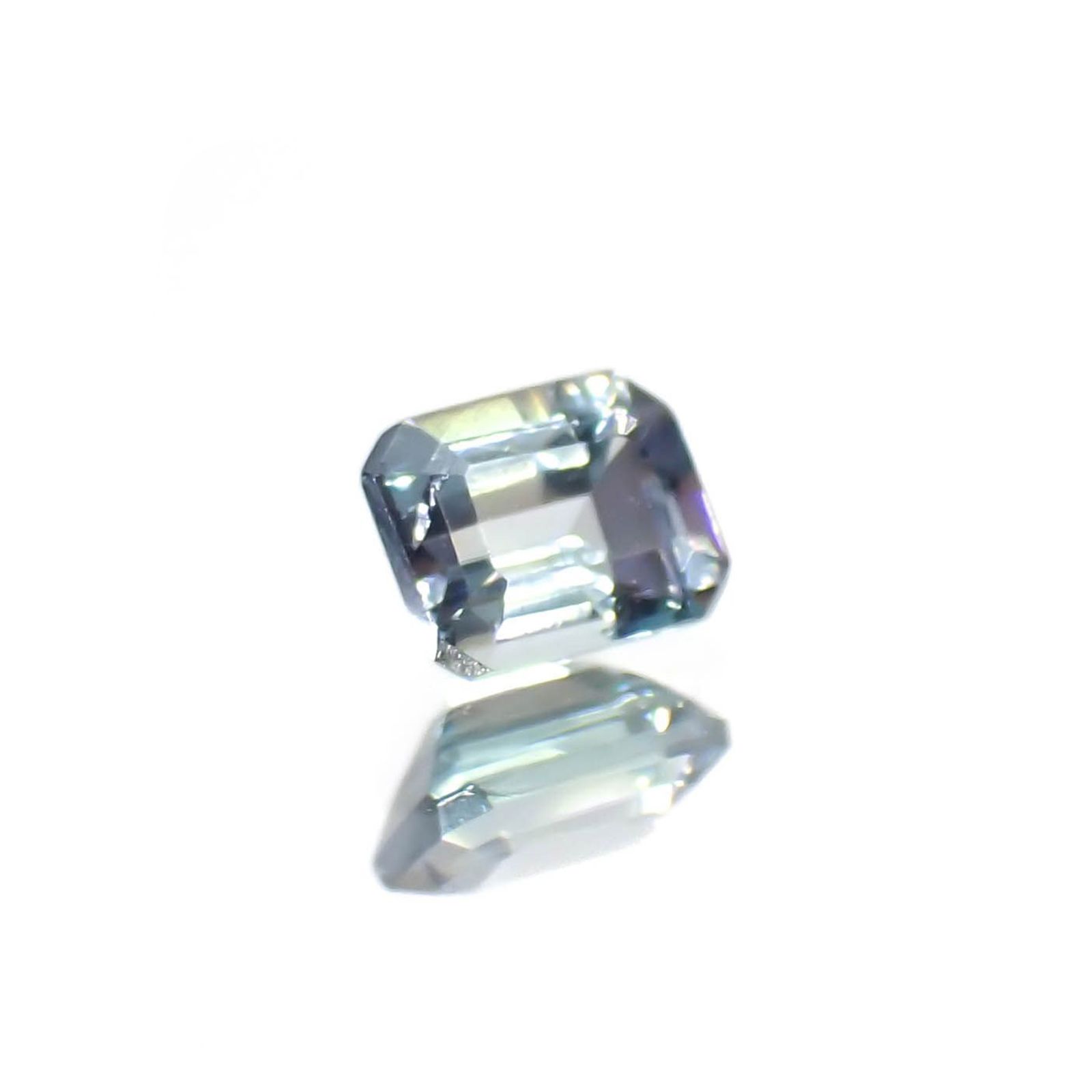 ブルーグリーンコーネルピン(宝石名コーネルピン)タンザニア産 識別済 0.13ct / 3.1x2.6mm前後 [251021863]