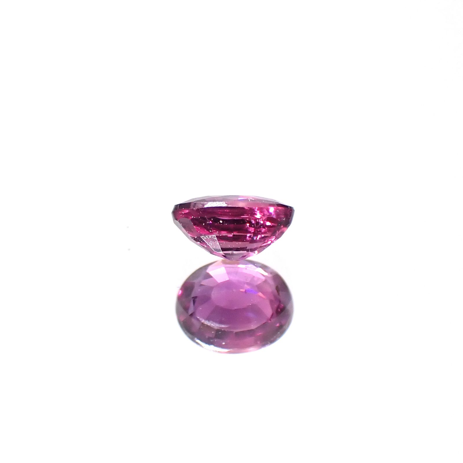 ウィンザーサファイア タンザニア・ウィンザー産 0.25ct [250730828]4x3.3mm前後