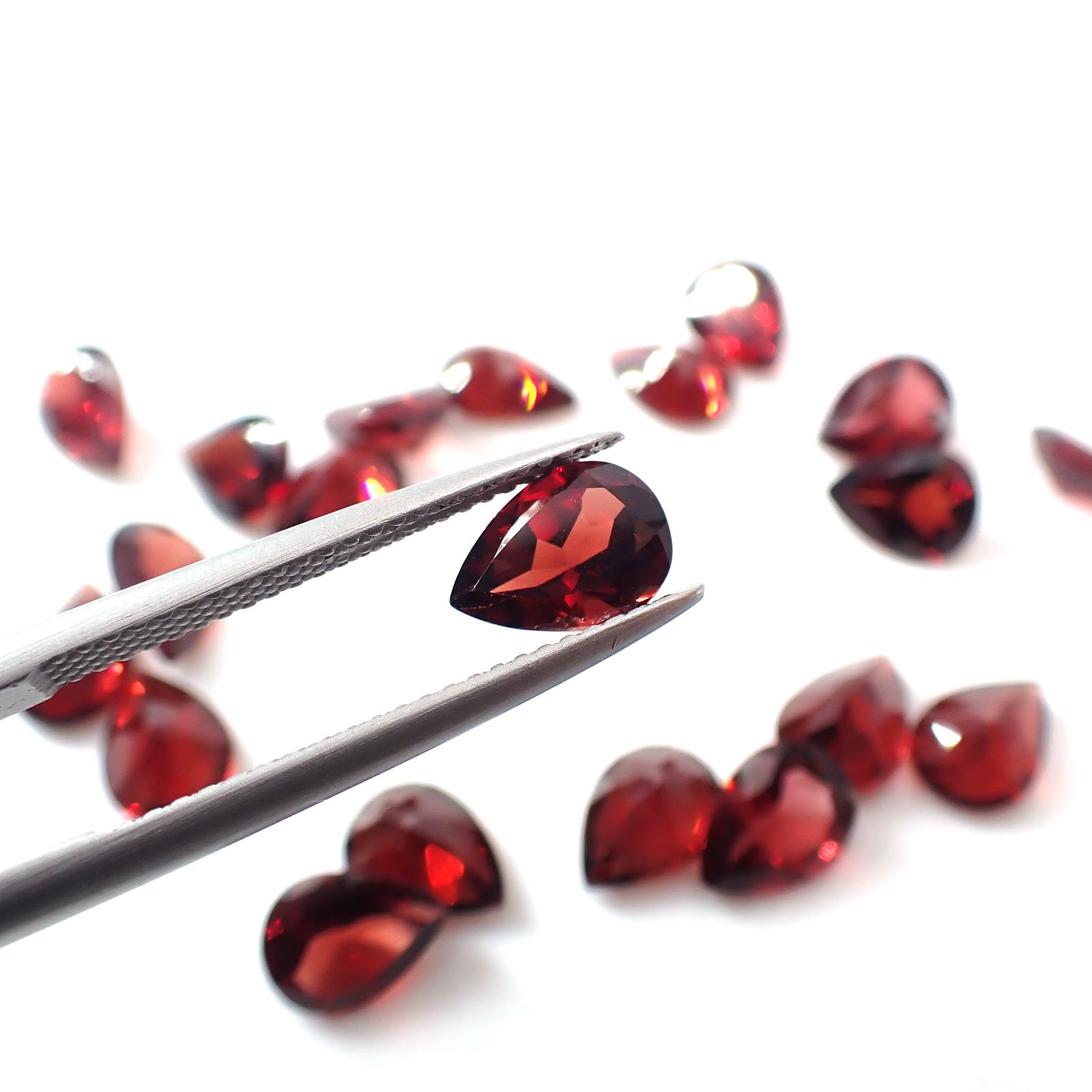 ◇ランダムセレクト◇パイロープアルマンディンガーネット モザンビーク産 約1.20ct / 8.1x6.1mm前後 [260532209]