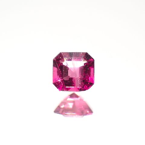 レッドベリル(宝石名レッド・ベリル)アメリカ・ユタ州産 0.10ct 識別済[220515849]2.9x2.7mm前後