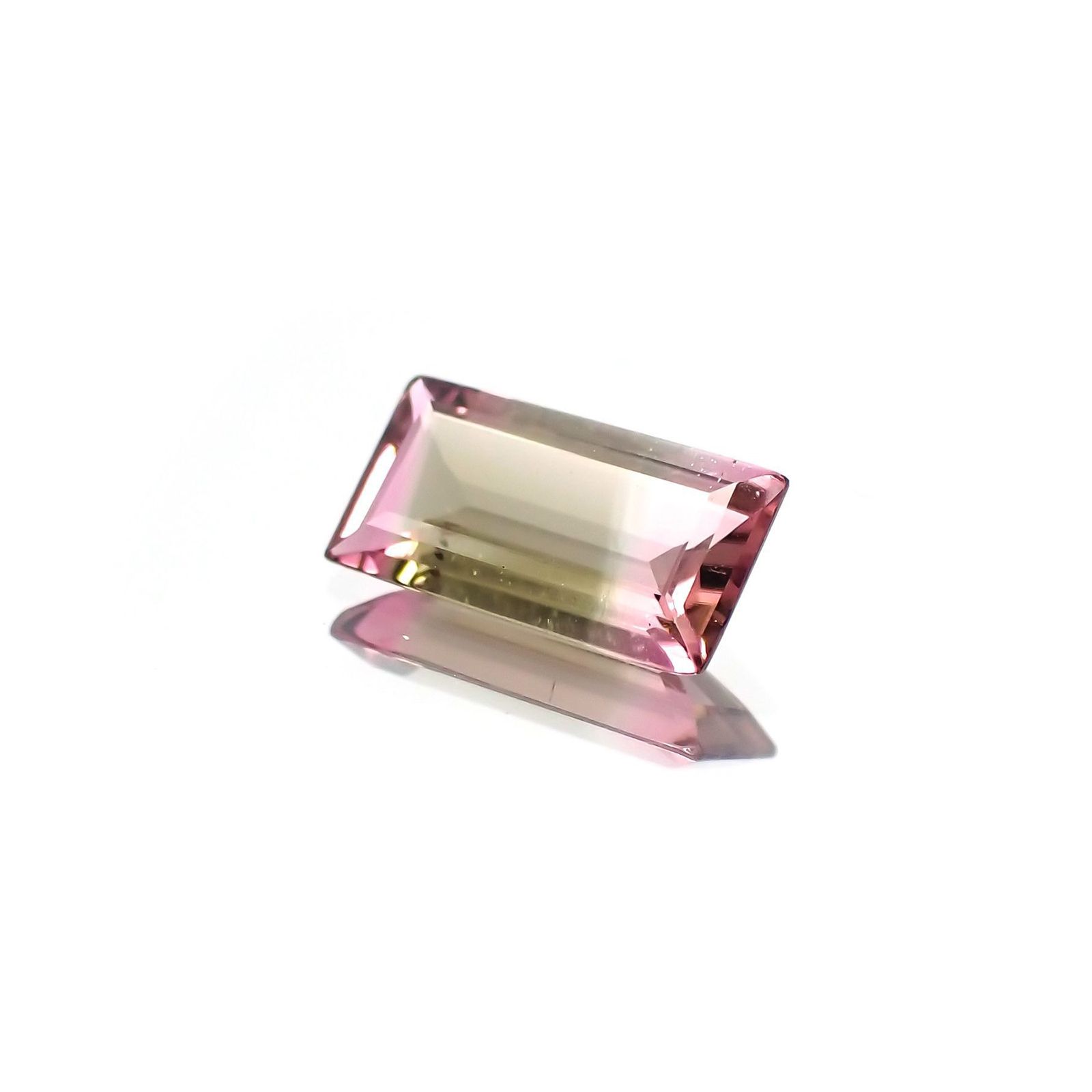 バイカラートルマリン(宝石名バイカラー・トルマリン)ブラジル産 0.70ct 識別済[231124212]8.1x4.3mm前後