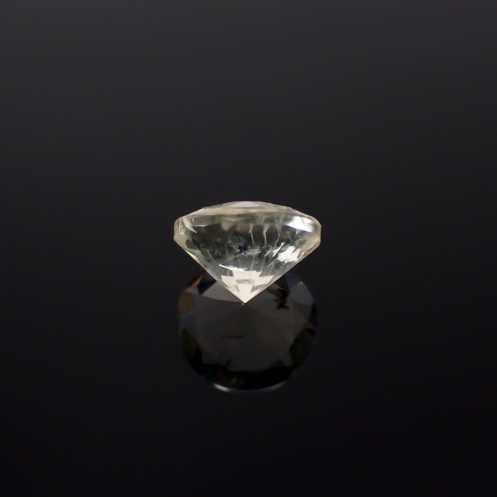 リューサイト(宝石名リューサイト)イタリア産 0.60ct 識別済[231225045]5.9x5.9mm前後