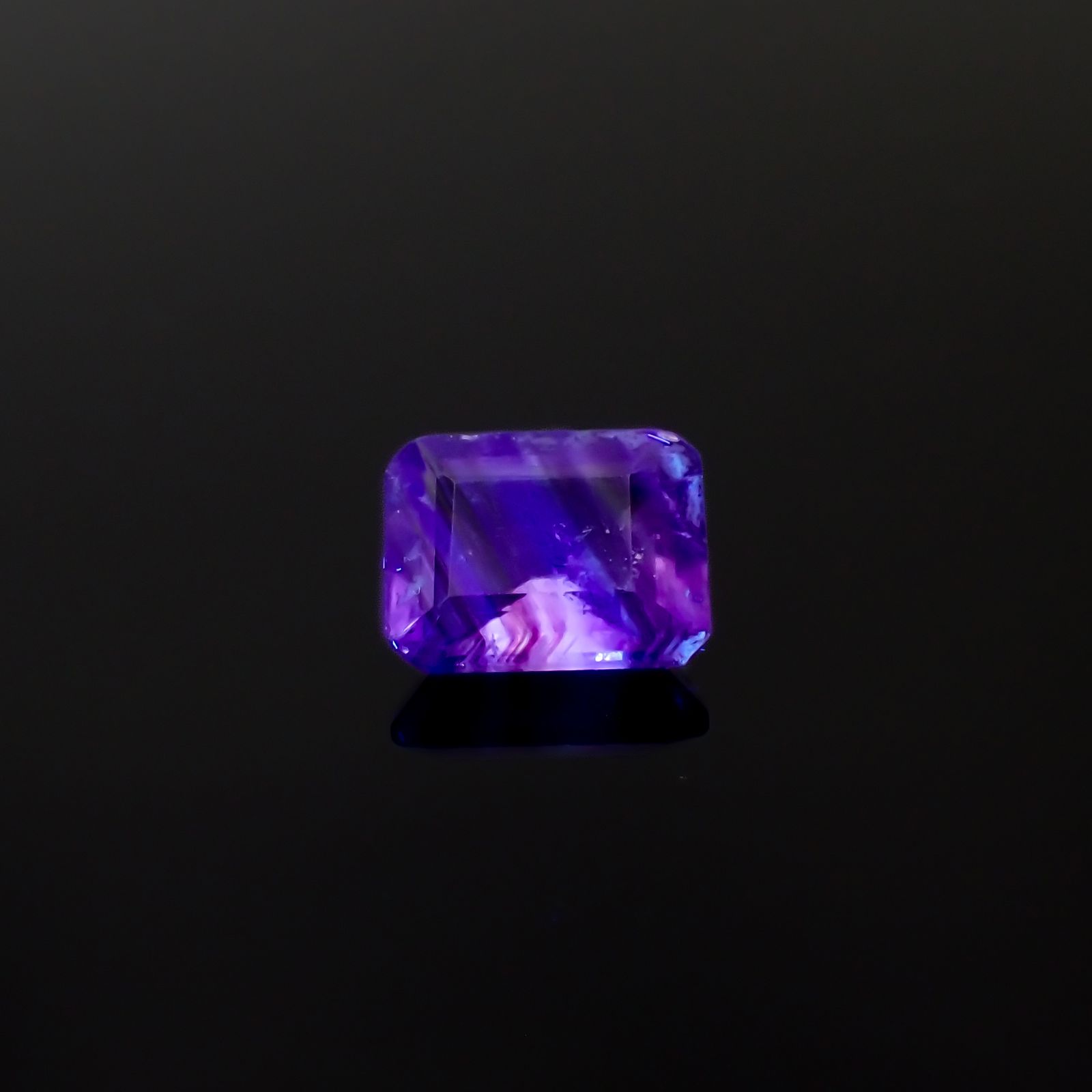 パーティカラーフローライト フルオレッセンス ブラジル産 3.14ct[240326906]10x8mm前後