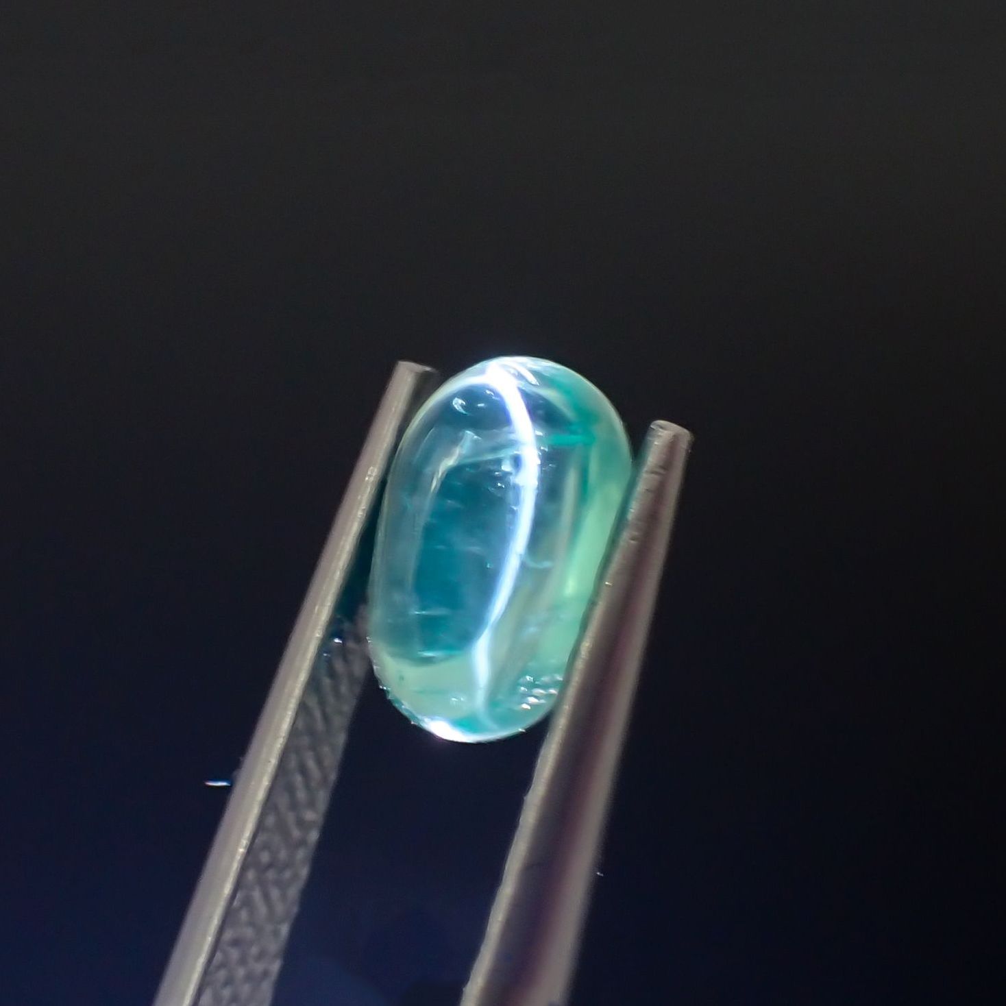 エメラルドキャッツアイ(宝石名エメラルド)コロンビア産 0.78ct 識別済[221018908]7.1x4.5mm前後