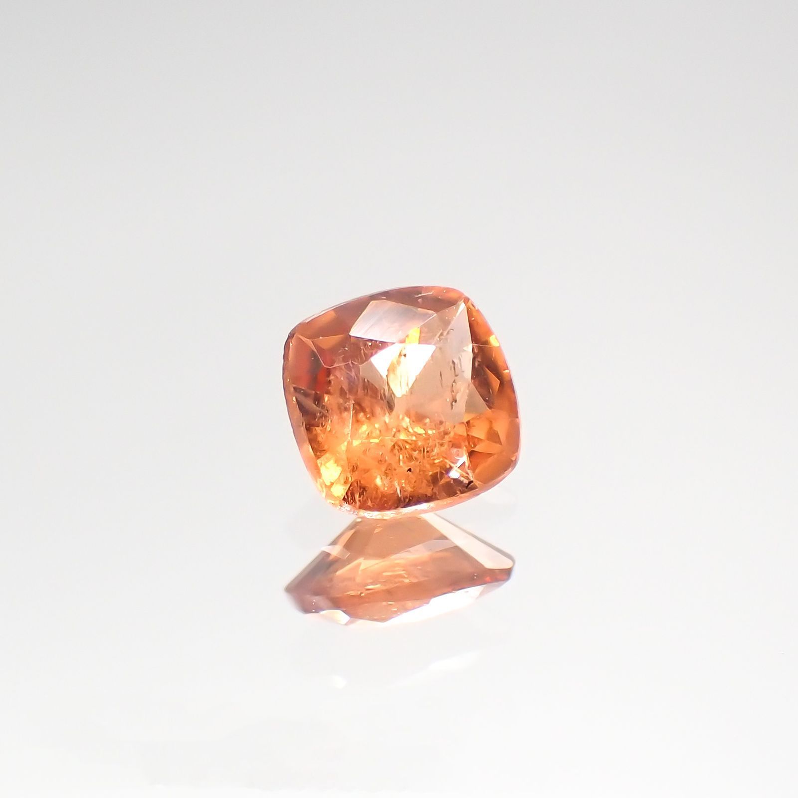 トリプライト(宝石名トリプライト) ブラジル産 0.438ct ソ付(彩珠)[210812513]4.6×4.6mm前後