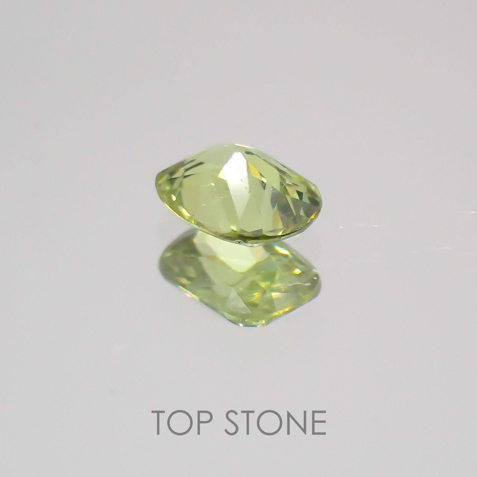 デマントイドガーネット(宝石名デマントイド・ガーネット) ナミビア産 0.18ct 識別済[21059884]3.9×2.9mm前後