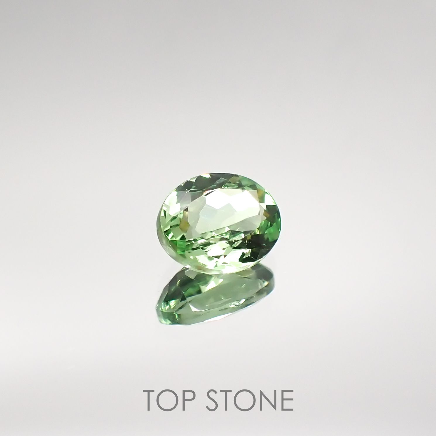 ミントガーネット(宝石名グリーン グロッシュラー・ガーネット) タンザニア産 0.44ct 識別済[210711534]5.3×4.1mm前後