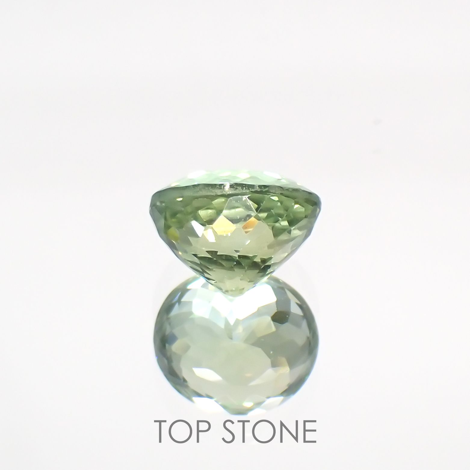 グリーンアパタイト(宝石名アパタイト) マダガスカル産 1.73ct 識別済[20106880]7.3×6.4mm前後