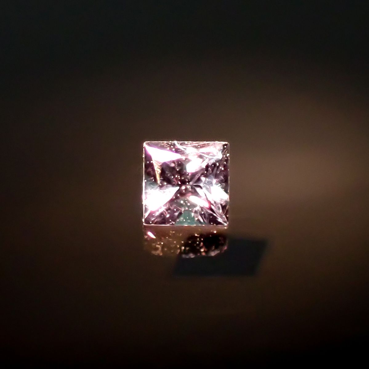 ◇プリンセスカット◇ベキリーブルーガーネット（カラーチェンジガーネット アレキタイプ） マダガスカル・ベキリー産 0.063ct [241229622]2.1x2.1mm前後