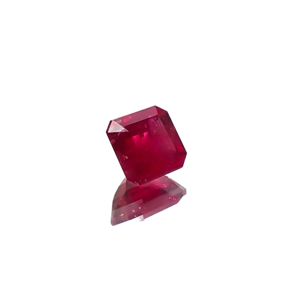 レッドベリル/ピンクベリル アメリカ・ユタ州産 0.24ct [250129785]3.7x3.6mm前後