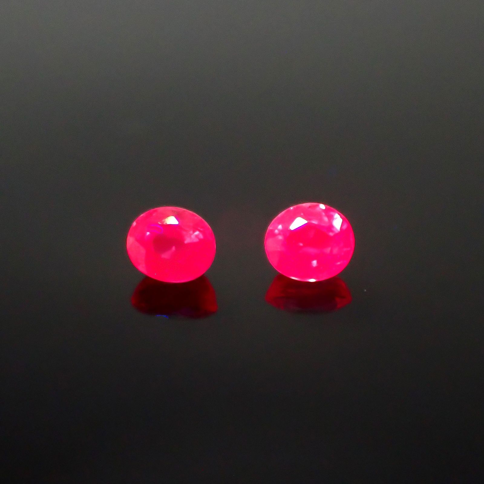 ◇ペアセット◇ルビー モザンビーク/ビルマ産 0.25ct(2pcs合計) [250630558]2.9x2.4-2.5mm前後