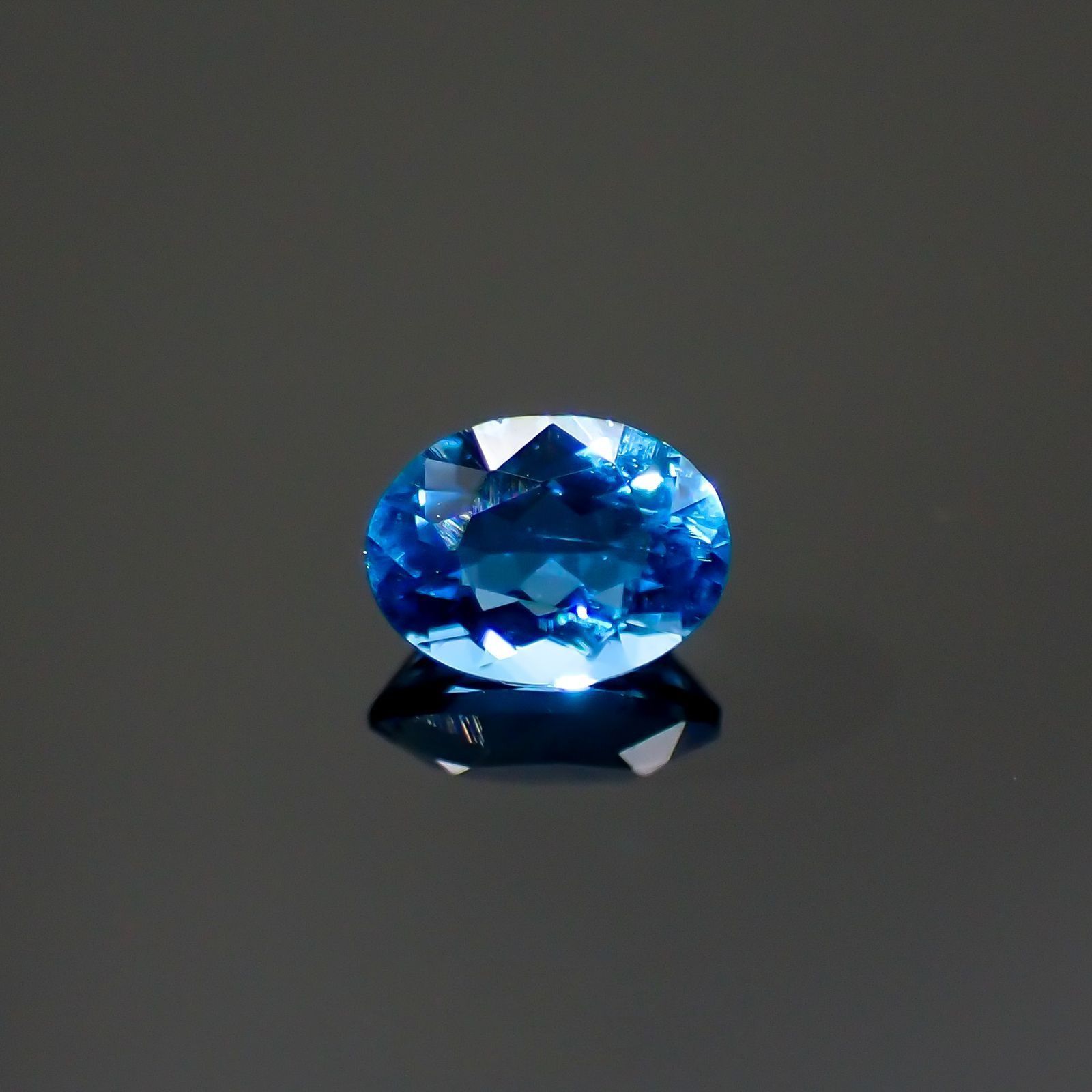 アウイナイト フルオレッセンス(宝石名アウイナイト)ドイツ産 0.12ct 識別済[250115289]3.8x2.8mm前後