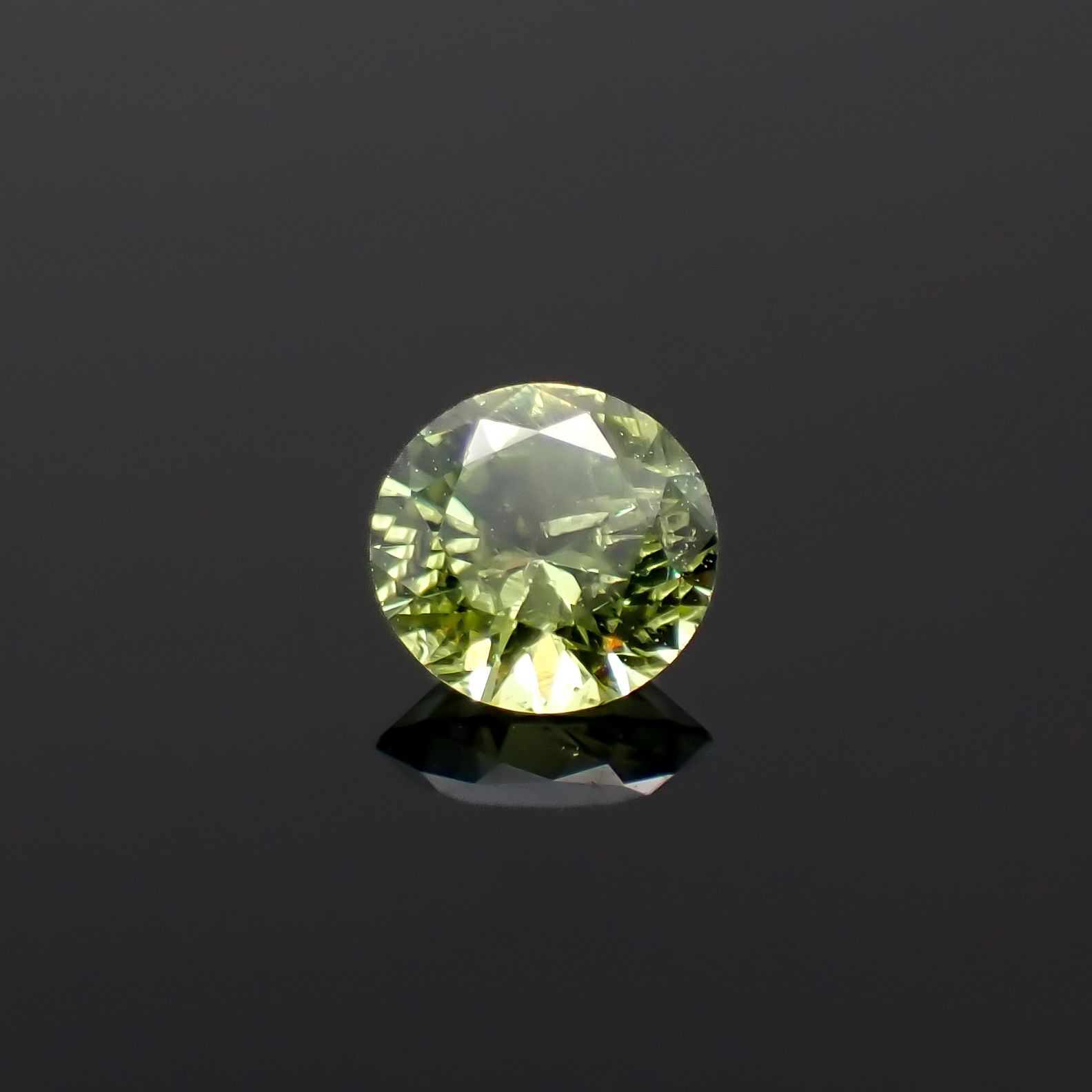 デマントイドガーネット(宝石名デマントイド・ガーネット)ロシア産 0.23ct 識別済[230622496]3.8x3.8mm前後