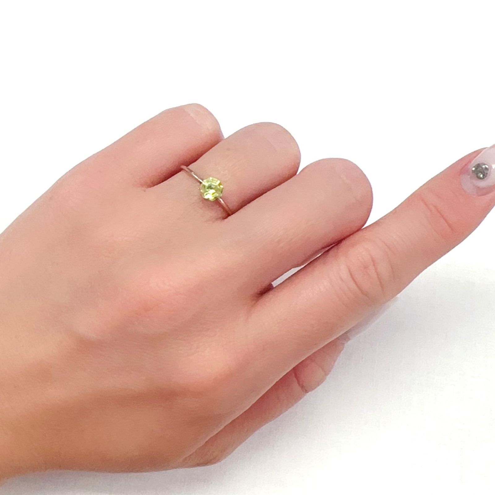 ◇オクタゴンカット◇スフェーン(宝石名スフェーン)マダガスカル産 0.60ct 識別済[231224748]5x5mm前後