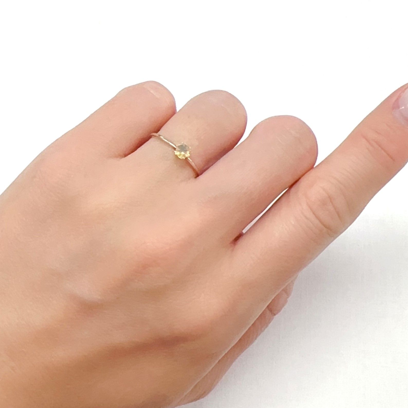 ◇ヘキサゴンカット◇エチオピアオパール エチオピア産 0.13ct[240226210]3.8x3.6mm前後