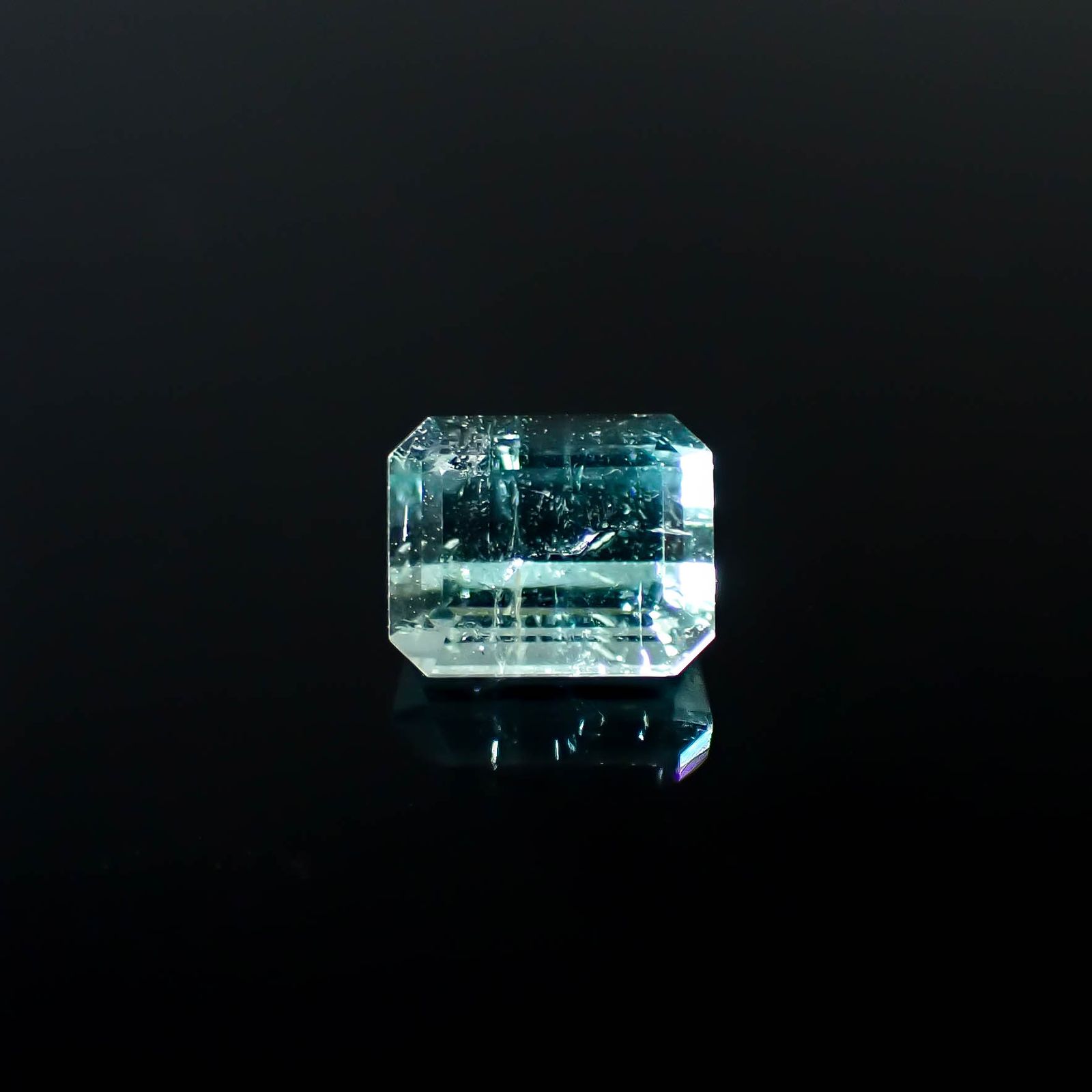 ミントトルマリン アフガニスタン産 0.77ct / 5.5x4.5mm前後 [251031210]