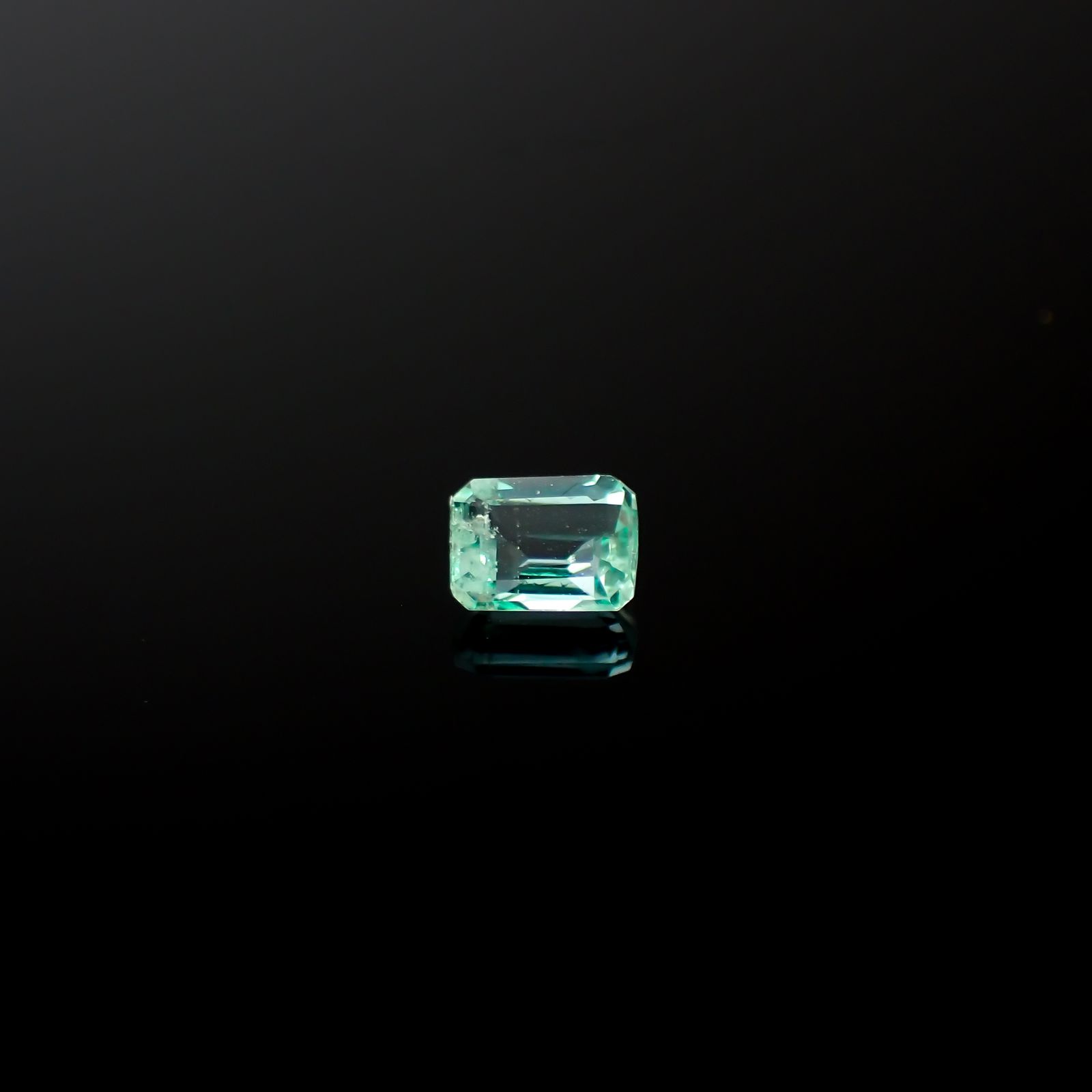 パステルカラーエメラルド コロンビア産 0.21ct[240225957]4x3mm前後