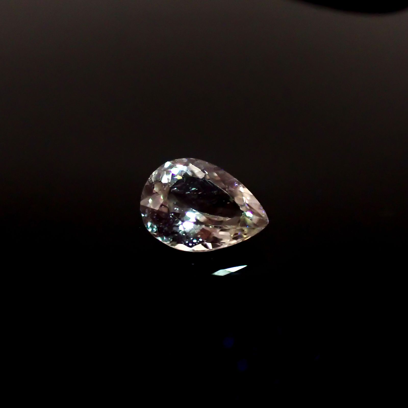 リリーパッドアパタイト フルオレッセンス アフリカ産 1.07ct [241129421]8x6mm前後