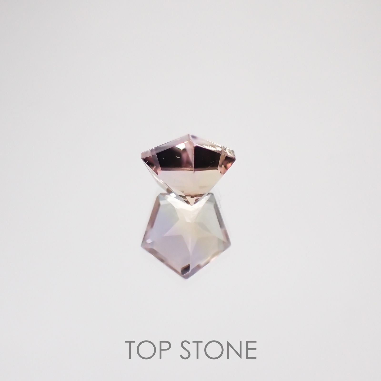 ◇ペンタゴンカット◇アメトリンSA(宝石名バイカラー・クォーツ/別名アメトリン) ボリビア産 0.72ct 識別済[210611044]6.1×6.3mm前後