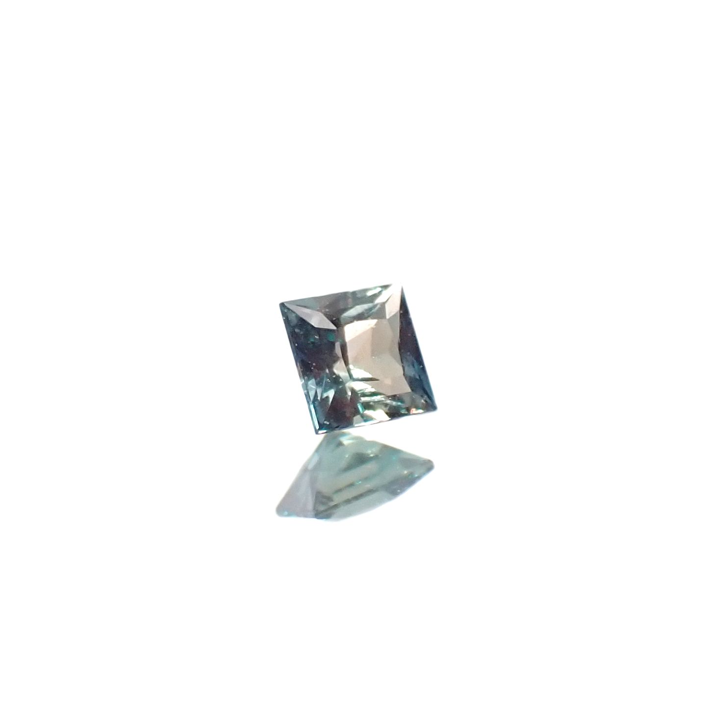 ◇プリンセスカット◇アレキサンドライト ブラジル産/EmeraldMains社製 0.083ct[240527593]2.4x2.4mm前後