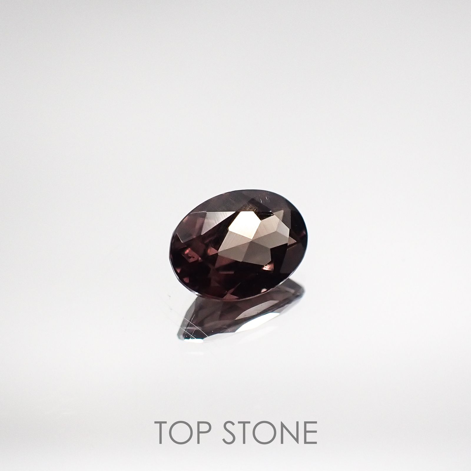 カラーチェンジガーネット タンザニア・マダガスカル産 ルース 0.9ct[210611189]7×5.1mm前後