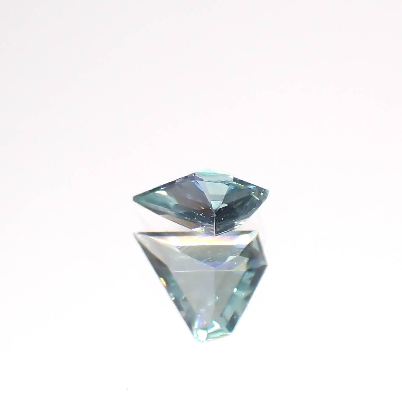 ◇カスタムカット◇ブルーグリーンコーネルピン タンザニア産 0.12ct[230722850]4.1x3.8mm前後