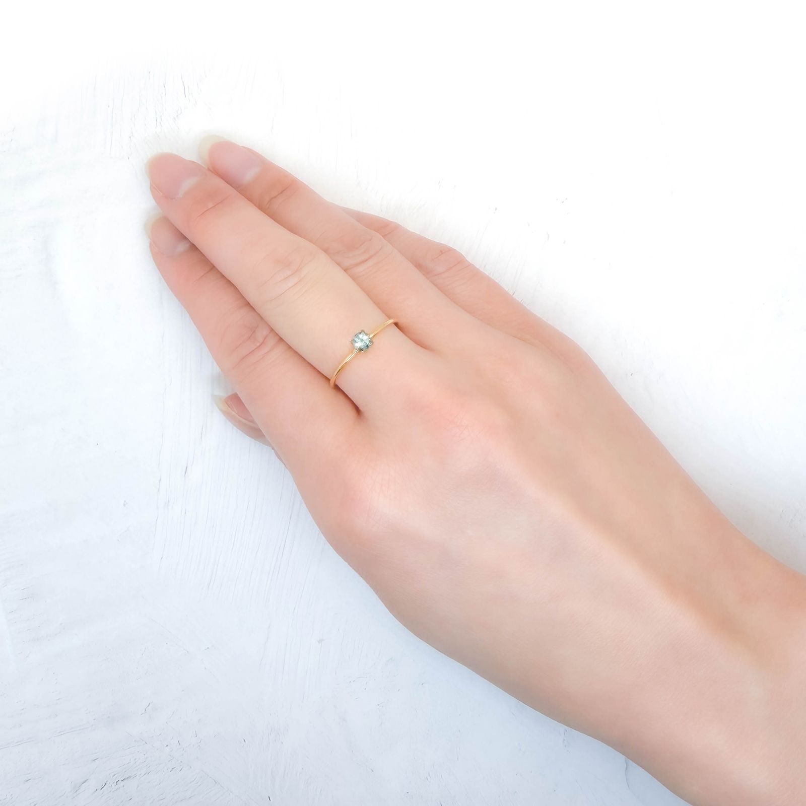 モンタナサファイア(宝石名サファイア)アメリカ・モンタナ州産 識別済 0.23ct / 3.5x3.5mm前後 [260214631]