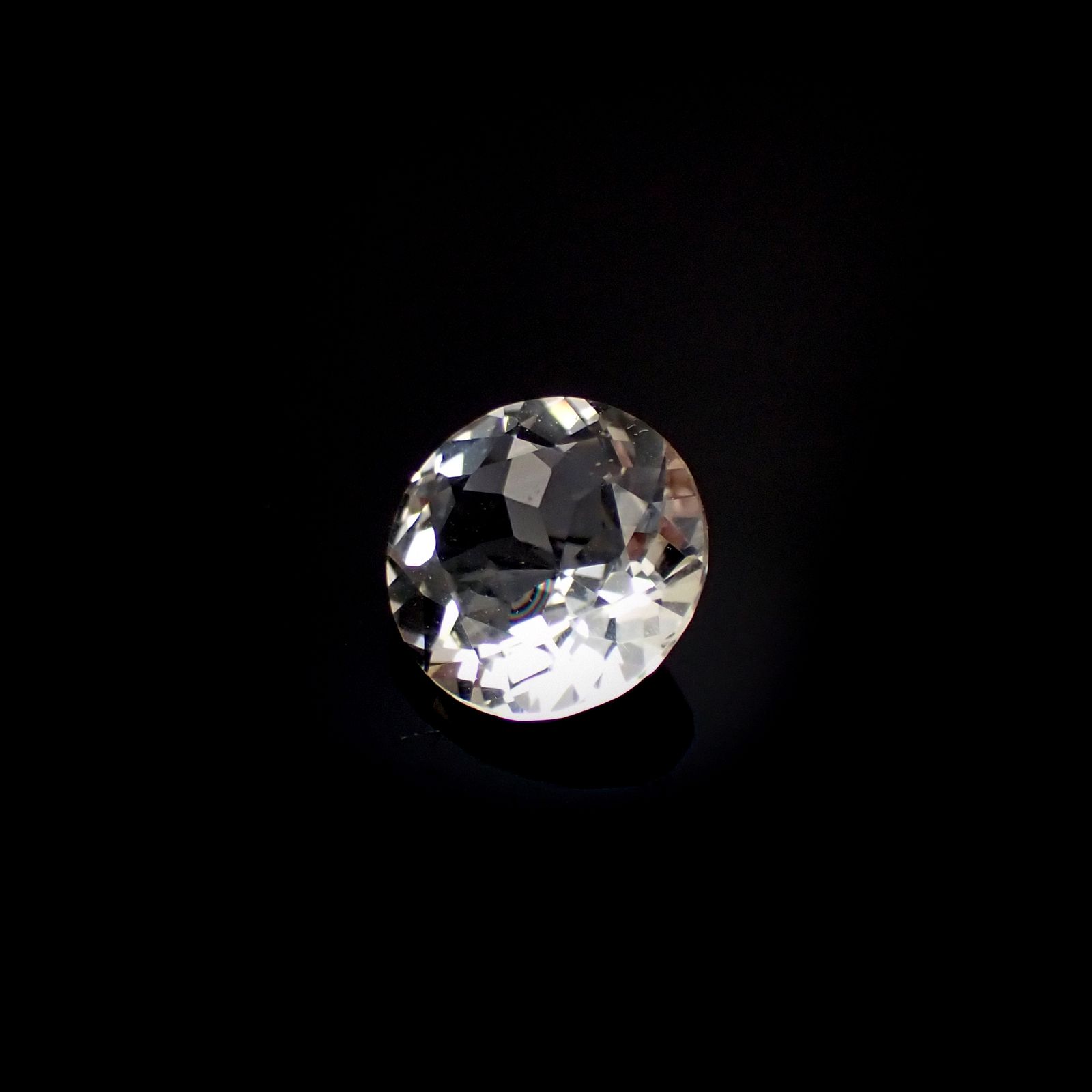 含バリウム・サニディン(宝石名サニディン)ドイツ産 1.69ct 識別済[231224973]8.5x8.5mm前後