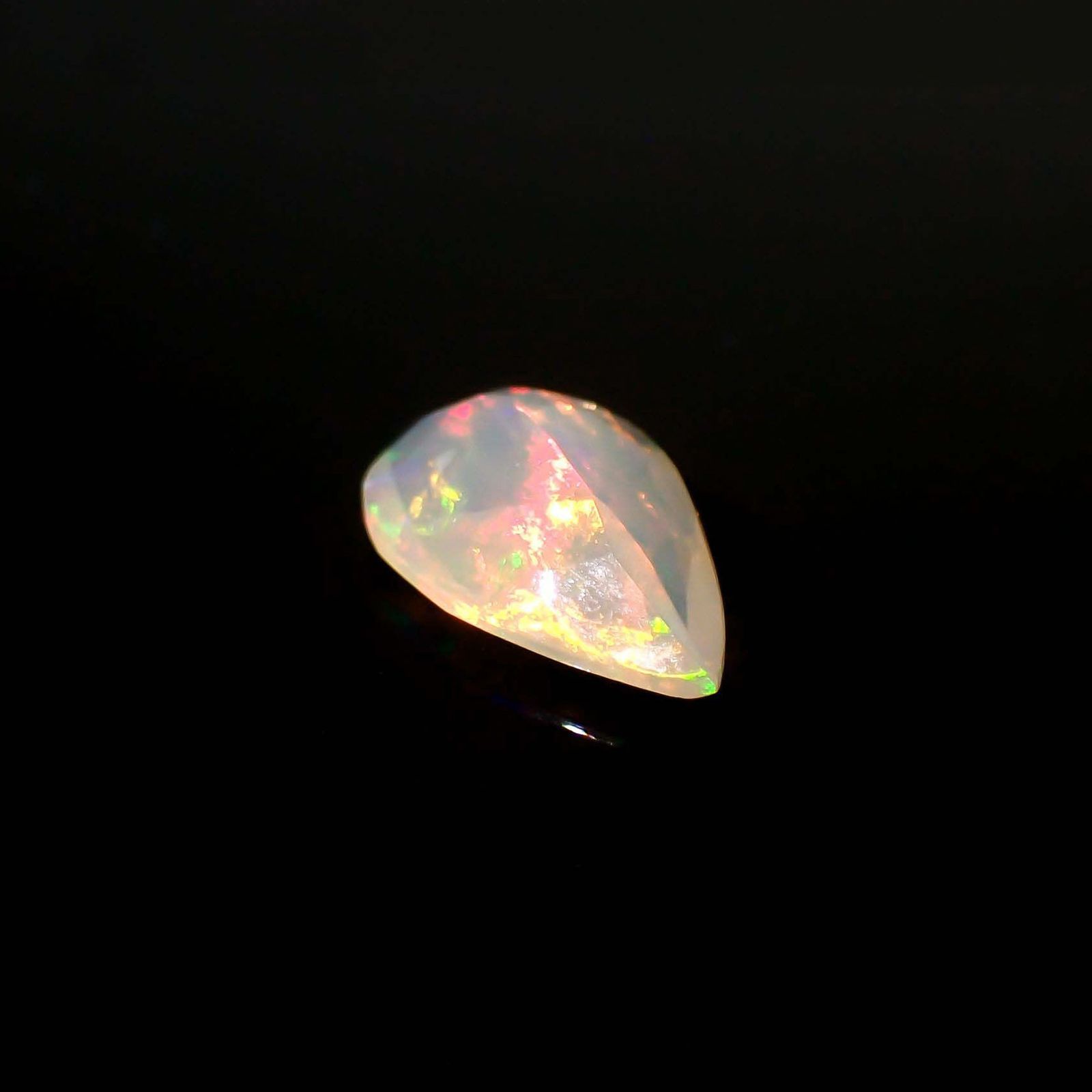 エチオピアオパール(宝石名オパール)エチオピア産 識別済 0.99ct / 11.4x7.1mm前後 [260422908]