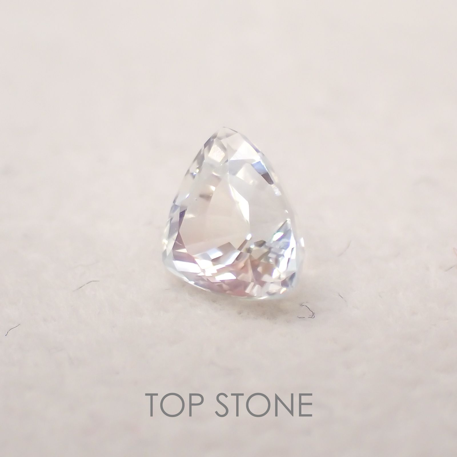 レインボームーンストーン(アンデシンラブラドライト) マダガスカル産 ルース 0.77ct[21059638]6.5×5.3mm前後
