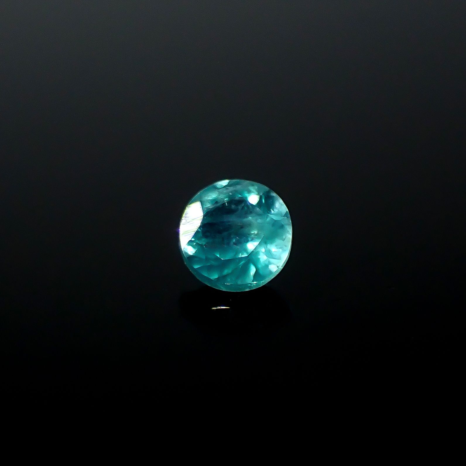 グランディディエライト マダガスカル産 0.17ct / 3.4x3.4mm前後 [250931112]