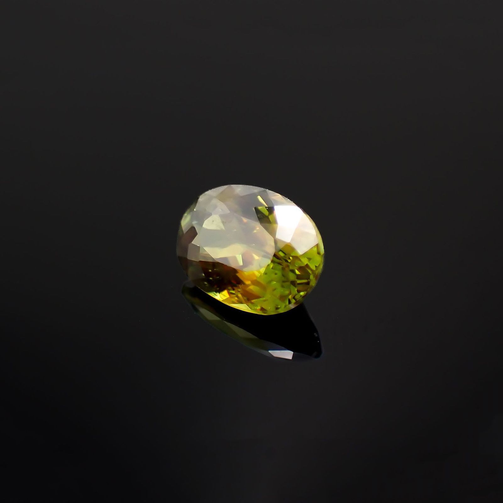 カラーチェンジスフェーン パキスタン産 1.02ct[221119183]7.3x5.2mm前後