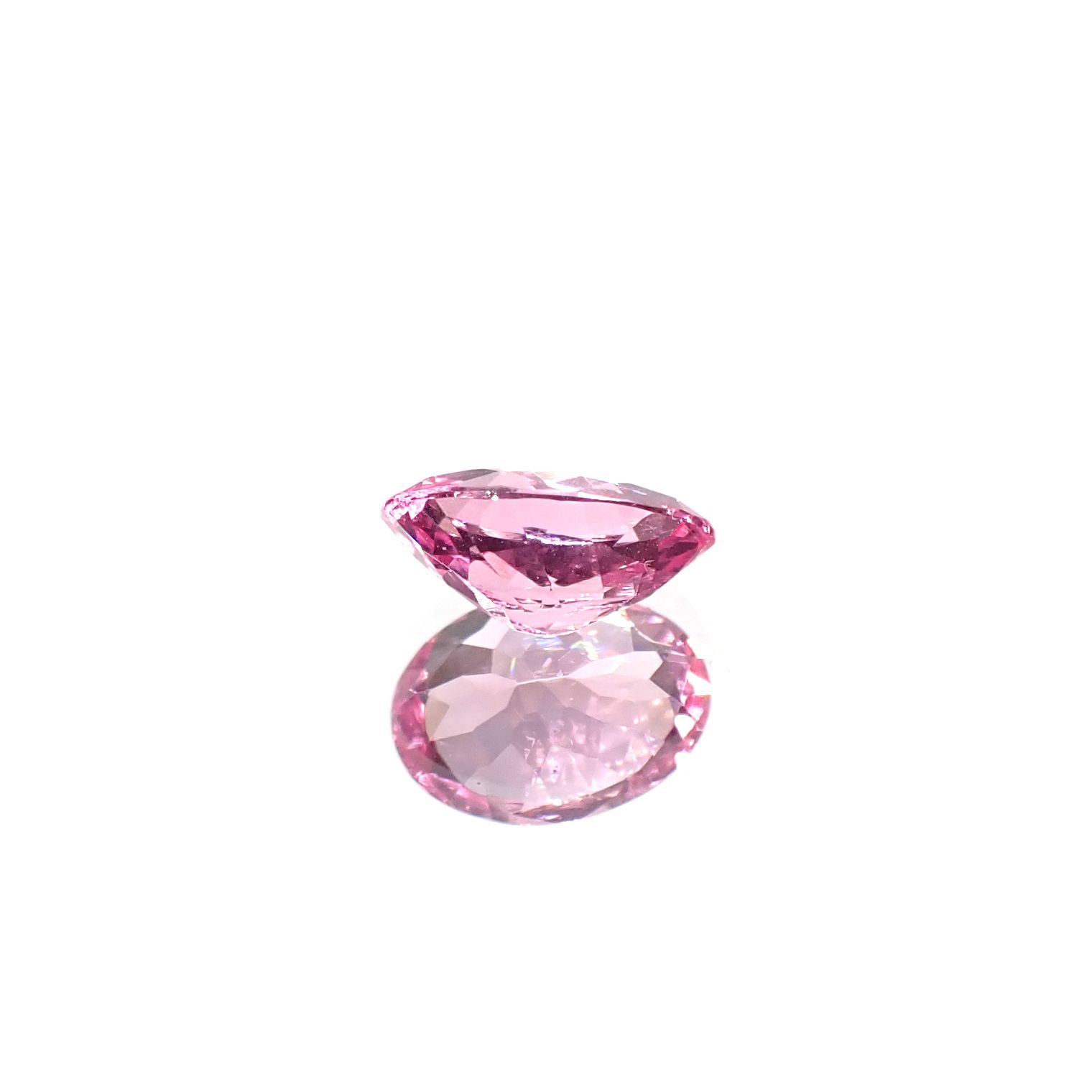 ピンクスピネル(宝石名ピンク・スピネル)ビルマ/マダガスカル産 0.850ct ソ付(彩珠)[250730809]7.1x5.3mm前後