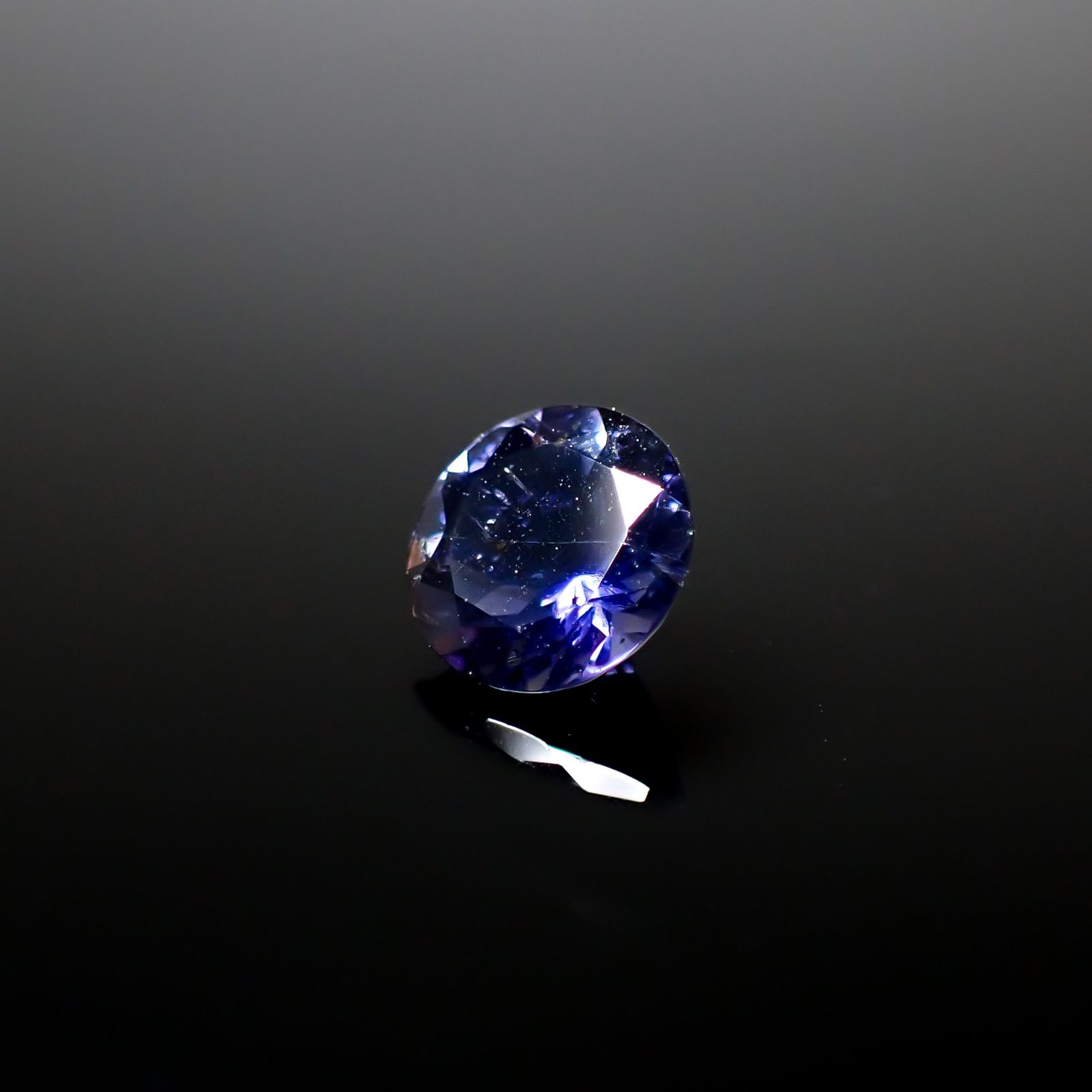 アイオライトサンストーン インド/ブラジル産 0.88ct [250229820]6.8x6.8mm前後