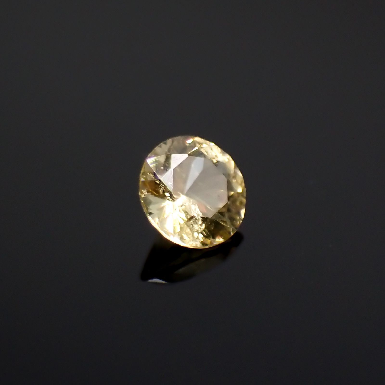 イエローダンビュライト(宝石名イエロー・ダンブライト)タンザニア産 0.17ct 識別済[220918012]3.5x3.5mm前後