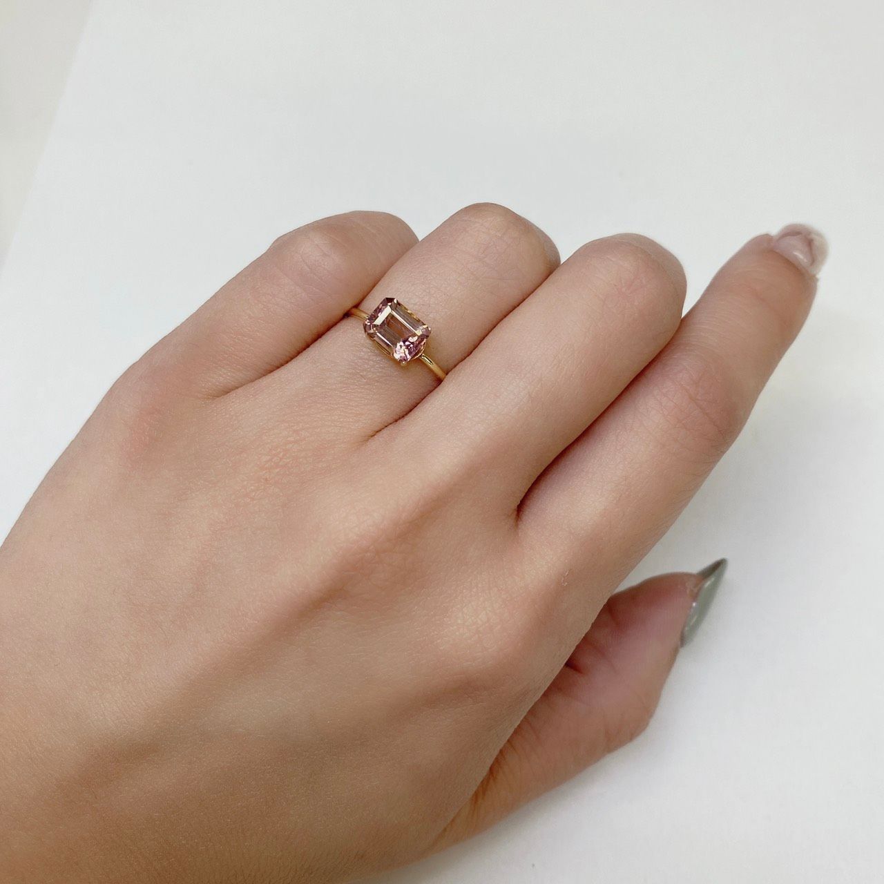 ピンクトルマリン パパラチャカラー(宝石名ピンク・トルマリン) ルワンダ産 1.33ct 識別済[21039974]7×5.6mm前後
