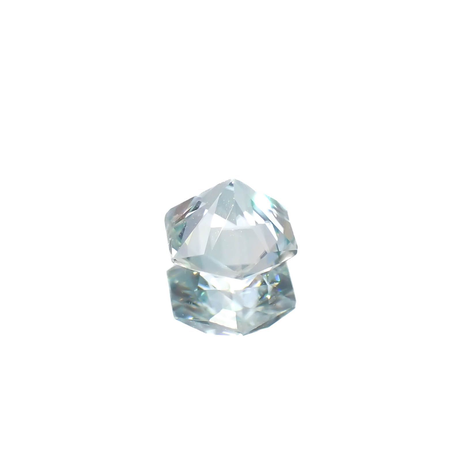 ◇ヘキサゴンカット◇アイスブルージルコン(宝石名ジルコン)カンボジア産 0.76ct 識別済[230320854]4.8x4.8mm前後