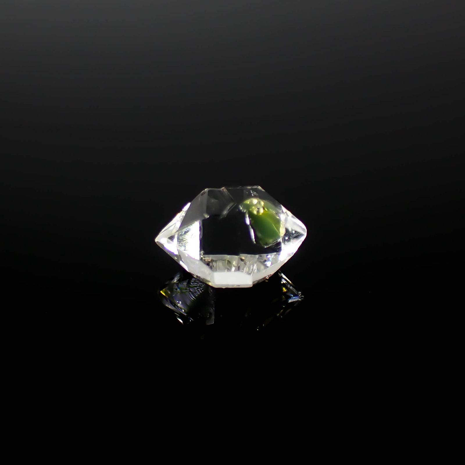 オイルインクォーツ原石 パキスタン産 1.55ct[240828671]9.1x6.3mm前後