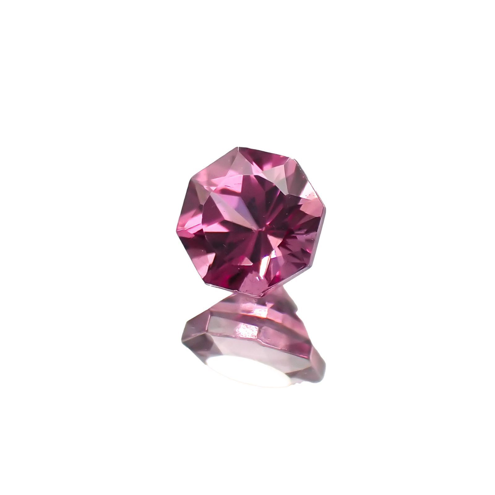 ◇オクタゴンカット◇カラーシフトマラヤガーネットSA(宝石名ガーネット)タンザニア産 0.41ct 識別済[221018206]4.1x4mm前後