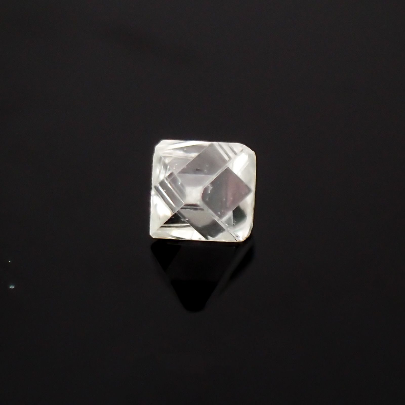 ソーヤブルダイヤモンド 原石 ロシア産 ルース 0.048ct[210410555]2.3×2.3mm前後