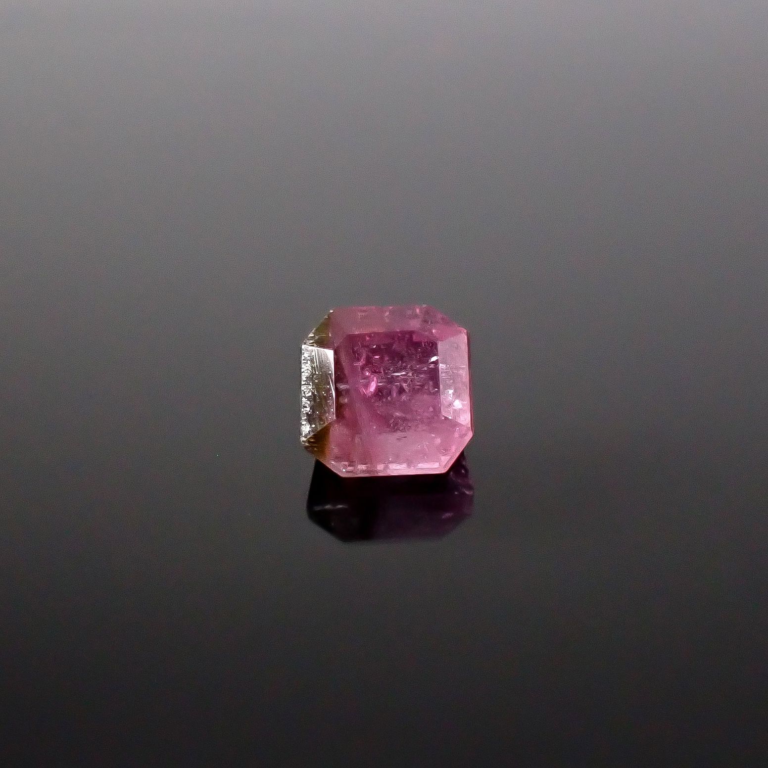 バイカラートルマリン アフガニスタン産 0.83ct / 4.9x4.8mm前後 [260231752]