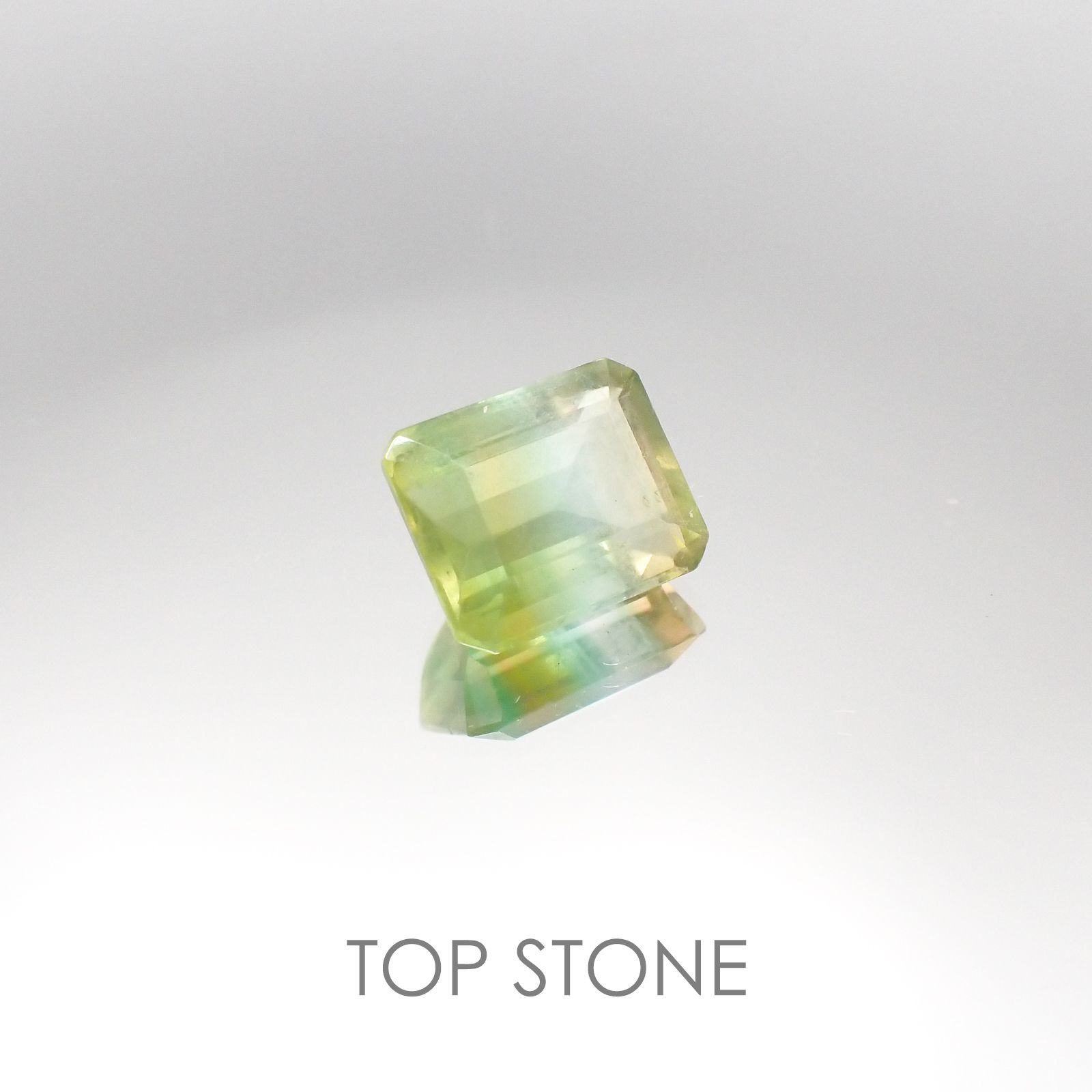バイカラーフローライト ブラジル産 ルース 5.76ct[20095597]11.1×9mm前後